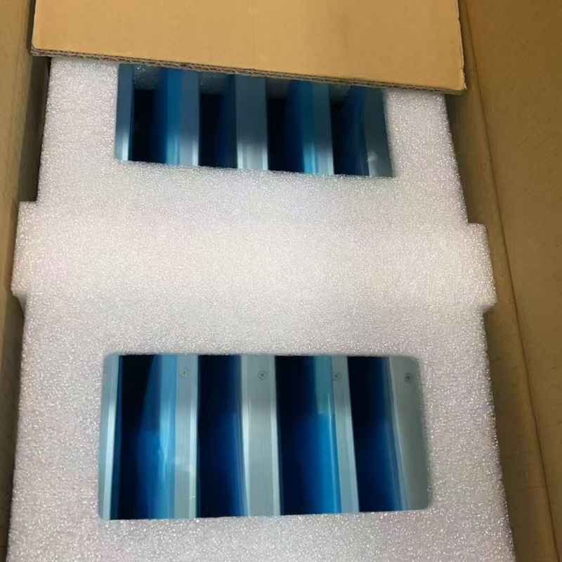 R213RFE-L01  Innolux  21.3"   2048×1536  LCD  Display