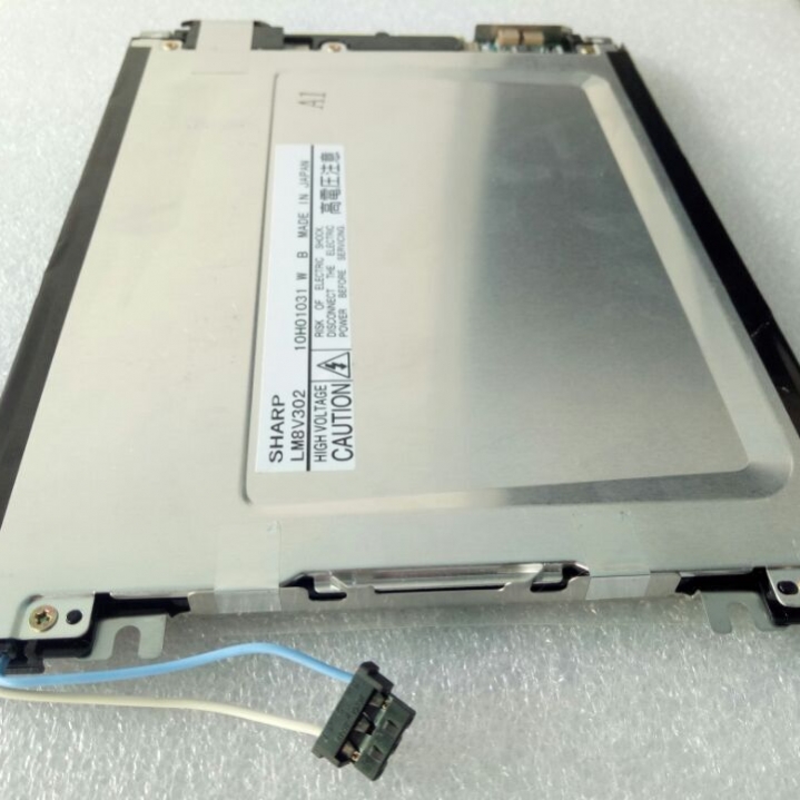 LM8V302